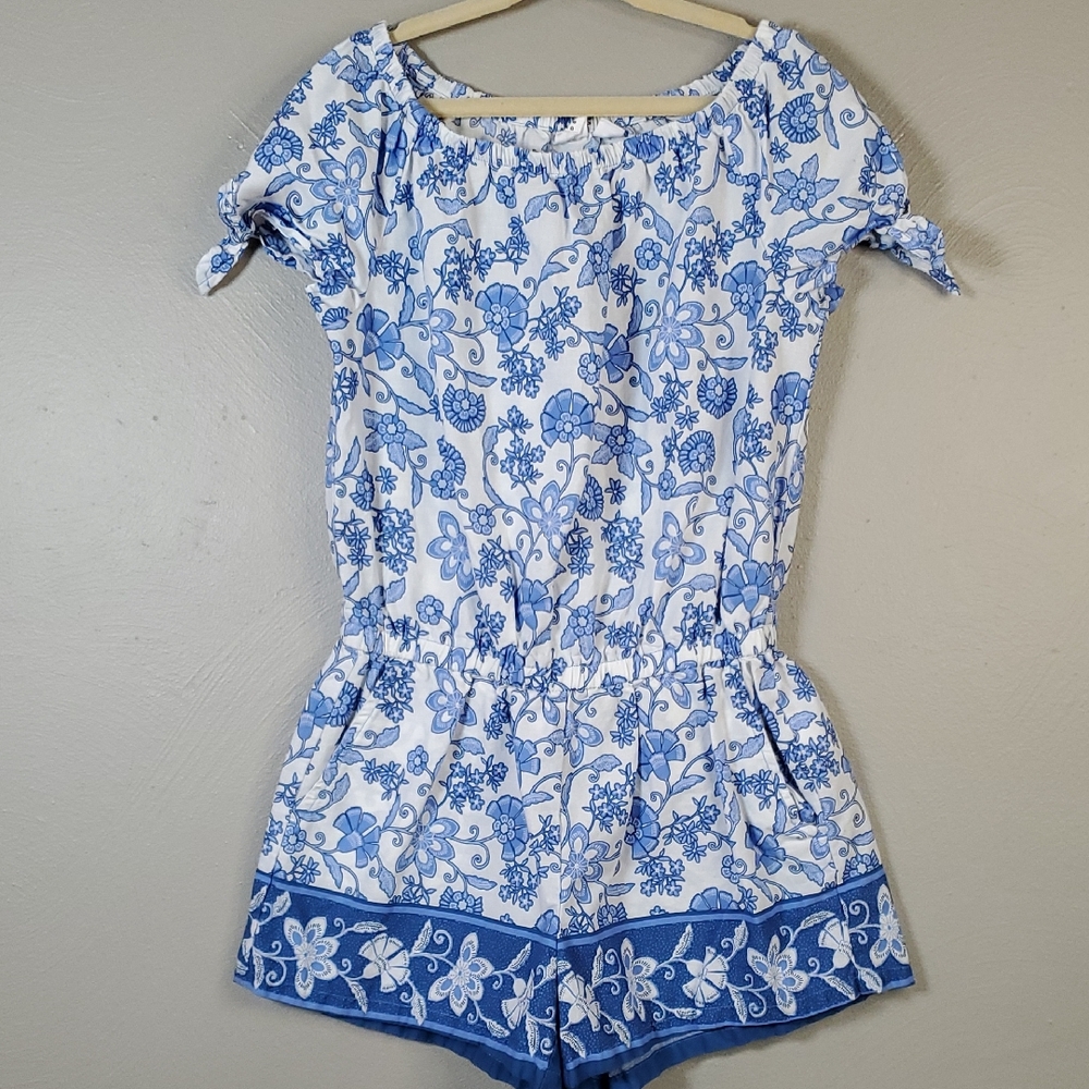 GAP Kids Blue and White Floral Romper. Size Sm. 6/7